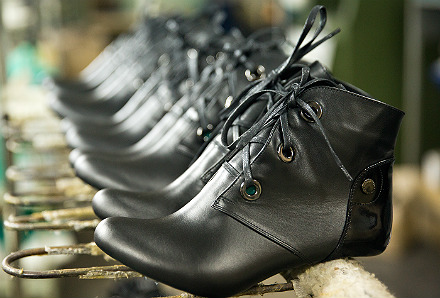 Производство женской обуви на Днепропетровской фабрике POLI